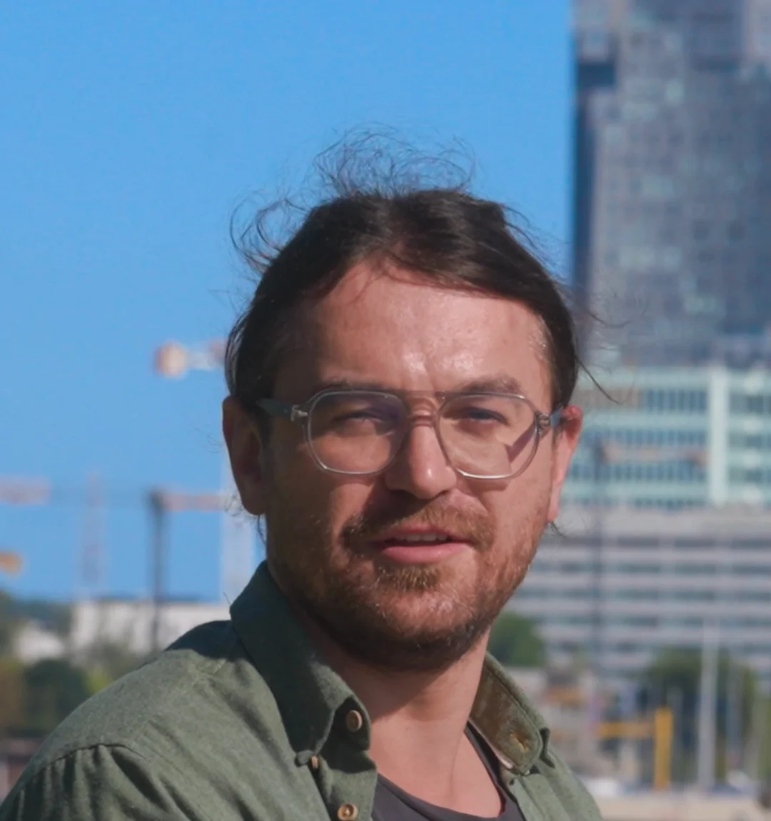 dr Przemek Fiedorczuk w zielonej koszuli, w Gdyni